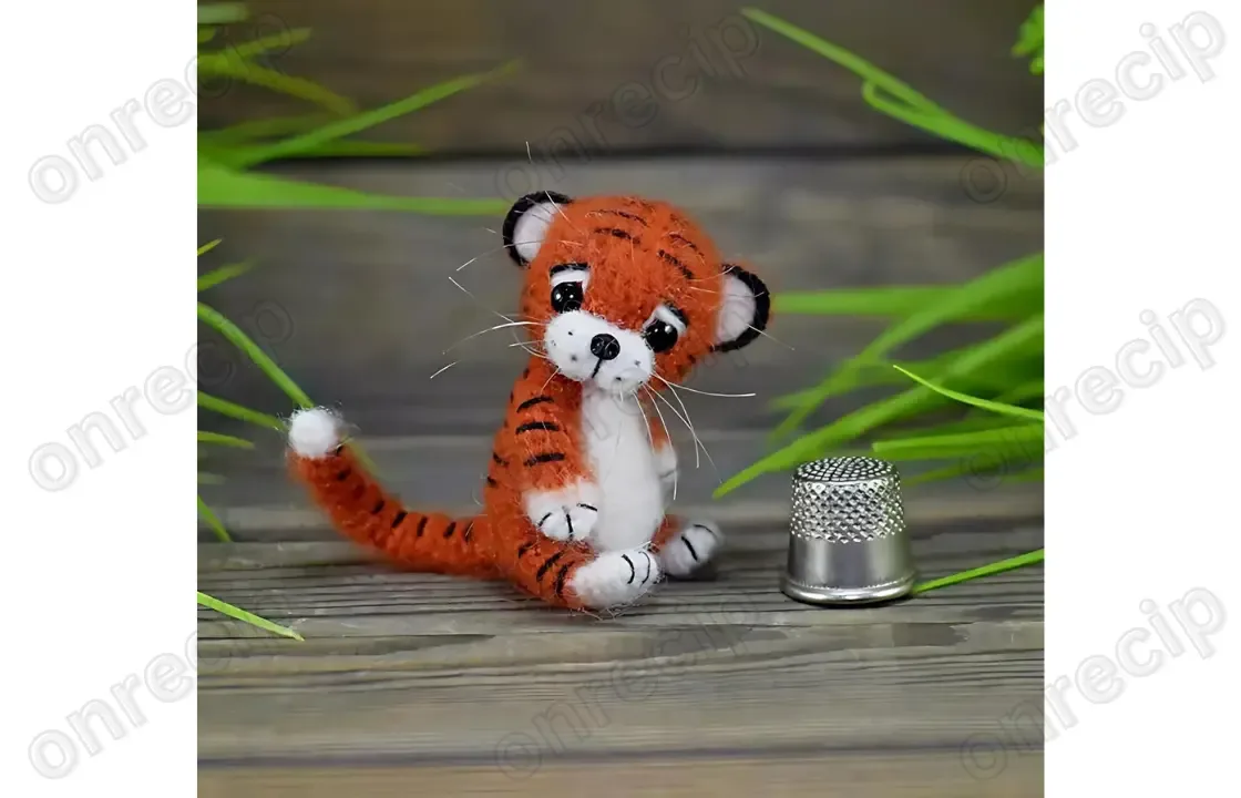 Amigurumi tiger muzzle pattern worked in five rounds