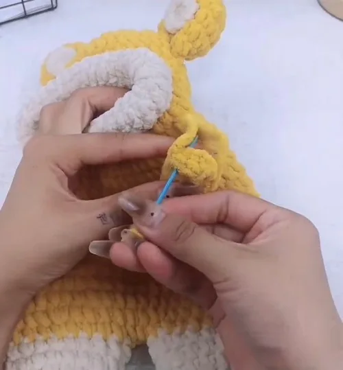 Bear-shaped crossbody bag crochet pattern — photo 3
