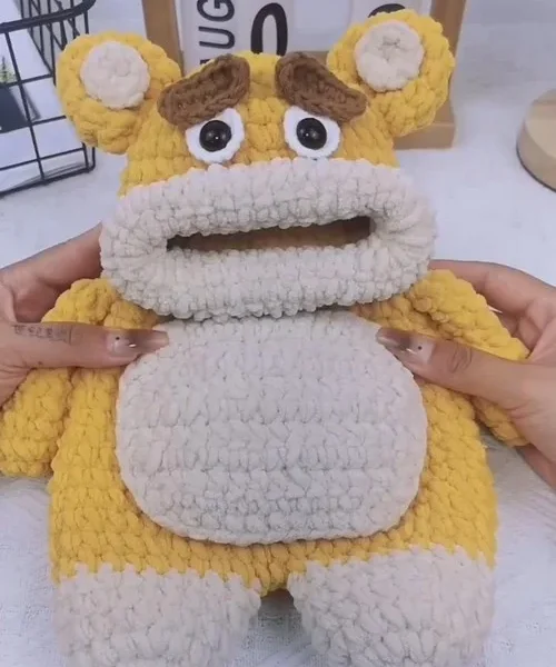 Bear-shaped crossbody bag crochet pattern