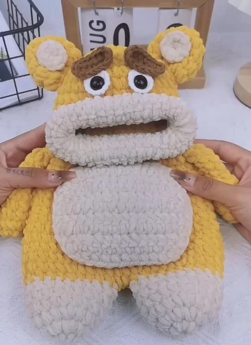 Bear-shaped crossbody bag crochet pattern