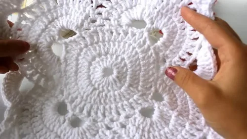 Beginner virus blanket pattern in two colors