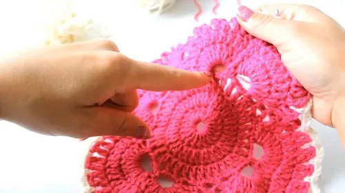 Beginner virus blanket pattern in two colors — photo 2