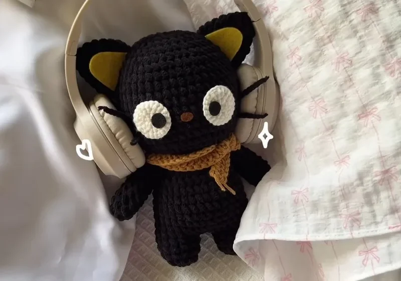 Build a stitched cat doll amigurumi from ring to finish