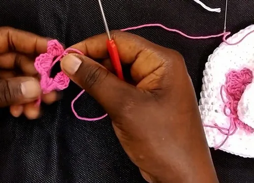 Crochet baby hat pattern with a ribbed brim — photo 5