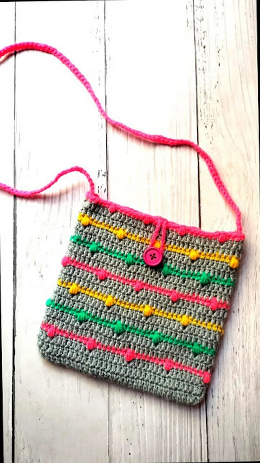 Crochet a colorful bobble sling bag in six rounds