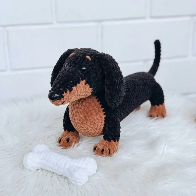 Crochet dachshund amigurumi pattern with color-block body — photo 3