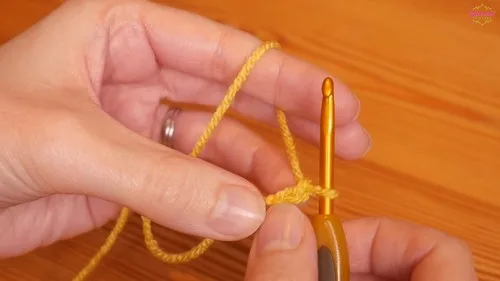 Crochet flower bookmark pattern with leaf and chain — photo 7