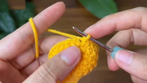 Crochet Pikachu keychain amigurumi pattern — photo 4