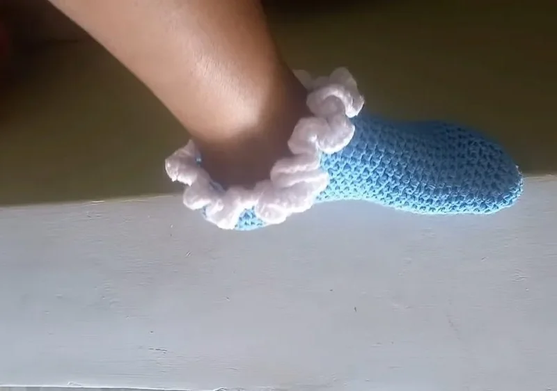 Crochet ruffle socks pattern with a flared cuff