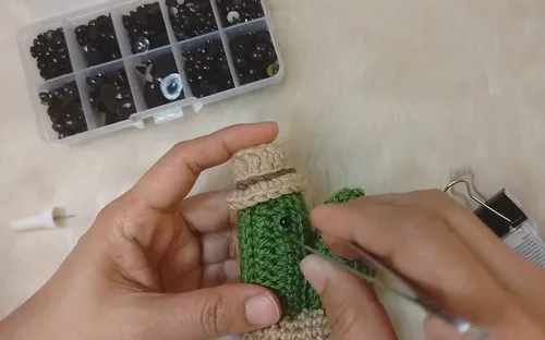 Crochet wedding cactus pot with tulle bow detail — photo 2