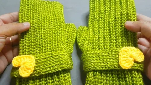 How to crochet winter gloves with a folded thumb flap — photo 2