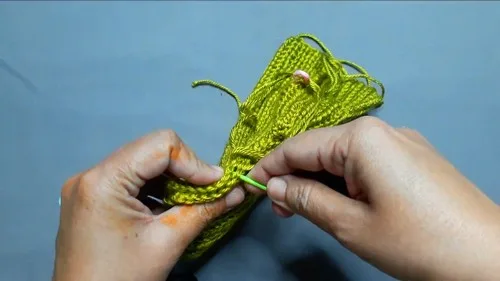 How to crochet winter gloves with a folded thumb flap — photo 4