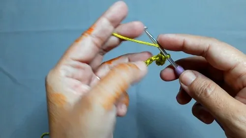 How to crochet winter gloves with a folded thumb flap — photo 5