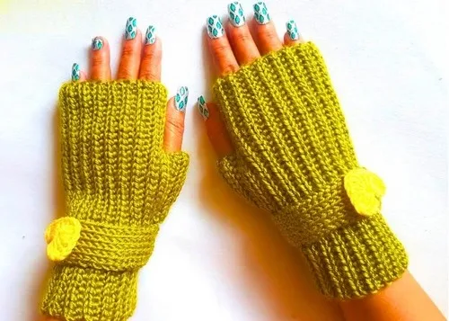 How to crochet winter gloves with a folded thumb flap