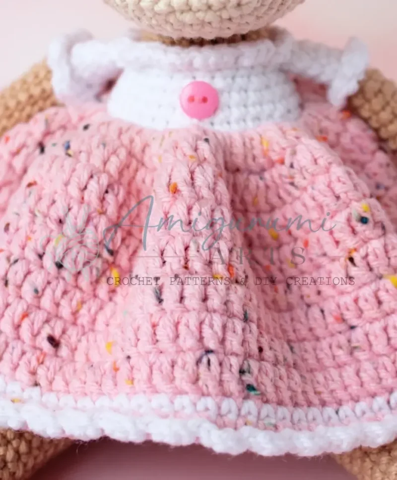 Dressed monkey amigurumi crochet pattern with bow trim — photo 3