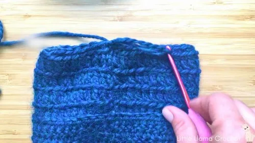 Easy crochet baby hat with ear flaps pattern — photo 4
