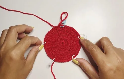 Flat crochet star pattern worked in six rounds — photo 3