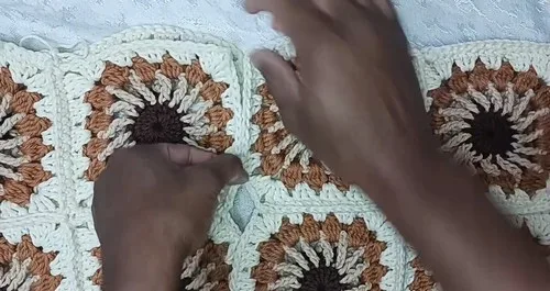 Granny Square Crochet Top with Sleeve Shaping — photo 3