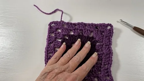 Granny square vest pattern for cozy autumn layering — photo 6