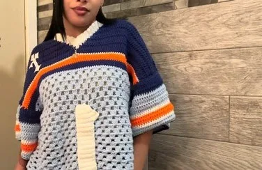 Color block crochet jersey with a granny stitch base