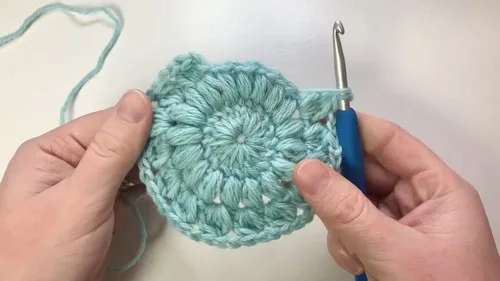 Seamless hexagon sunburst crochet motif pattern — photo 4