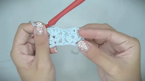 Shell stitch crochet top pattern for every size — photo 6