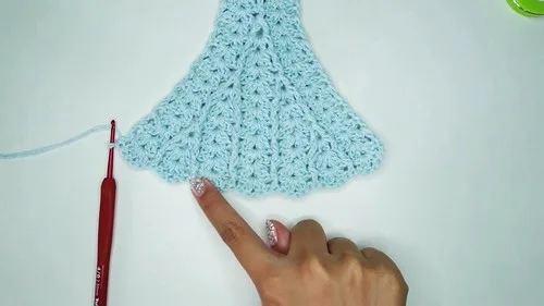 Shell stitch crochet top pattern for every size — photo 7