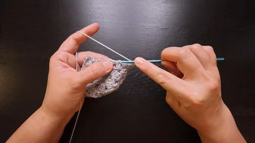 Alternative granny square pattern for home decor crochet — photo 4