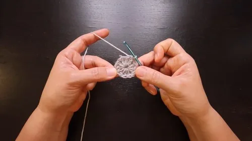 Alternative granny square pattern for home decor crochet — photo 5