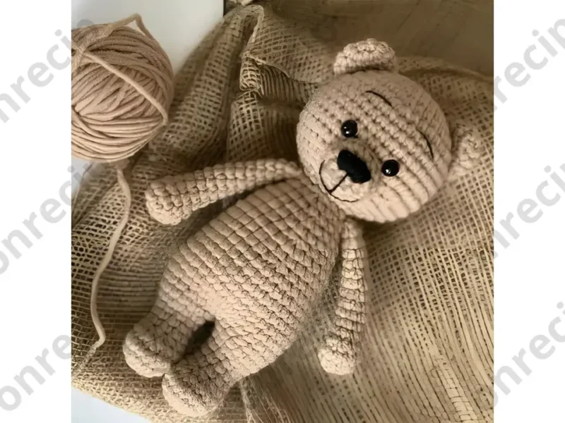 Amigurumi bear crochet pattern with safety eyes and embroidered face