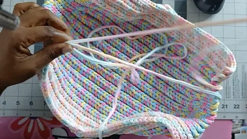 Beginner bubble stitch crochet bag with chain handle — photo 3