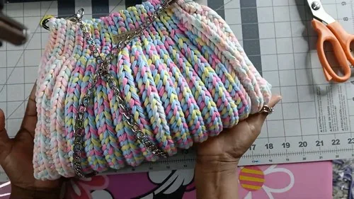 Beginner bubble stitch crochet bag with chain handle
