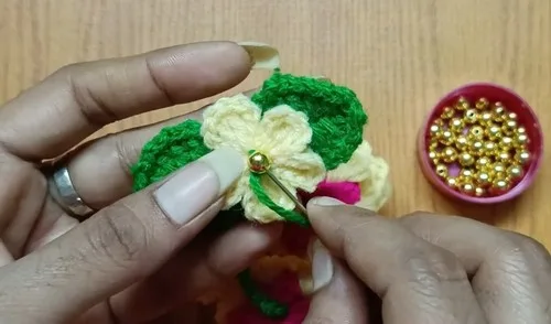 Bell flower crochet hair tie pattern in eight rounds — photo 2