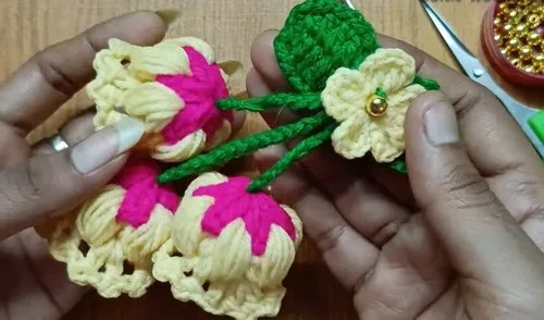 Bell flower crochet hair tie pattern in eight rounds