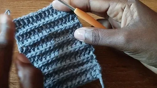 Camel stitch crochet guide for a textured swatch — photo 2