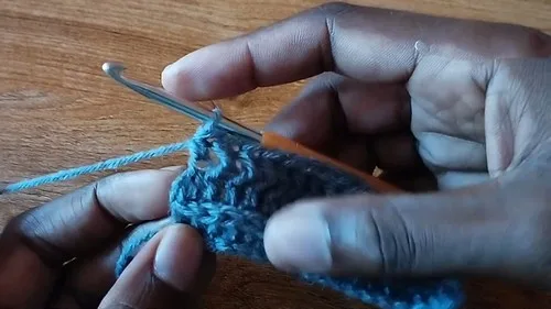 Camel stitch crochet guide for a textured swatch — photo 3