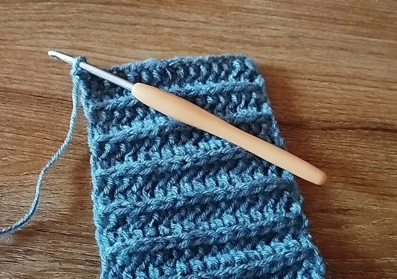 Camel stitch crochet guide for a textured swatch