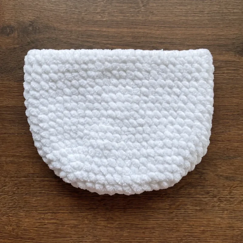 Chicken bag crochet pattern with ruffled wings and curly tail — photo 3
