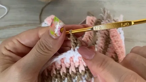 Crochet alpine top pattern with textured front post stitch — photo 4
