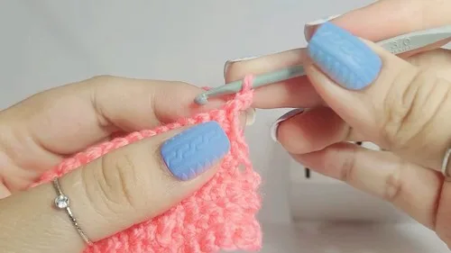 Crochet bunny hat pattern with floppy ears — photo 4