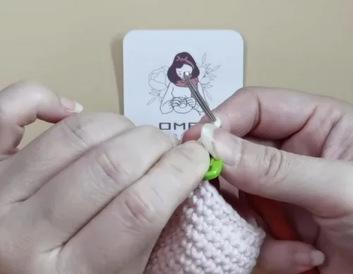 Crochet frog hat pattern with 3D eyes and blush cheeks — photo 3