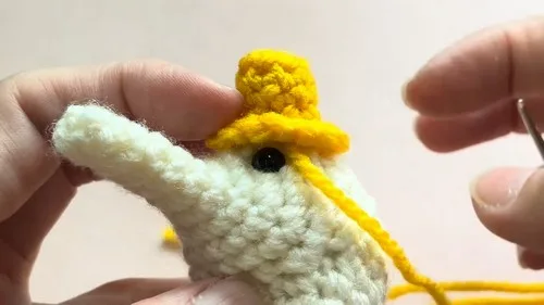 Crochet goose amigurumi pattern with boots and hat — photo 3