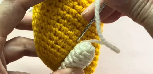 Crochet goose amigurumi pattern with boots and hat — photo 4