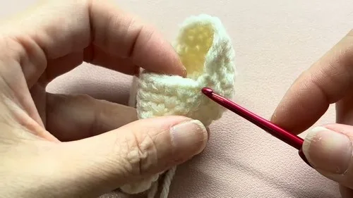 Crochet goose amigurumi pattern with boots and hat — photo 5