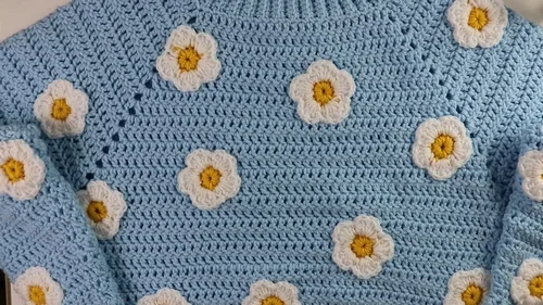 Crochet raglan flower sweater for fall in sizes XS-3XL