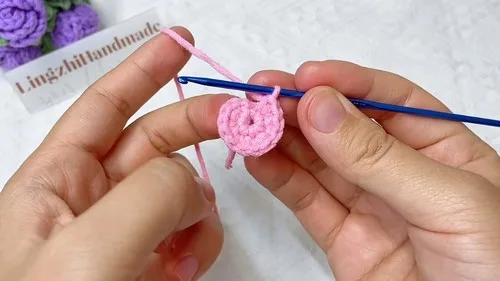 Crochet rose flower bouquet pattern for gifts and decor — photo 4