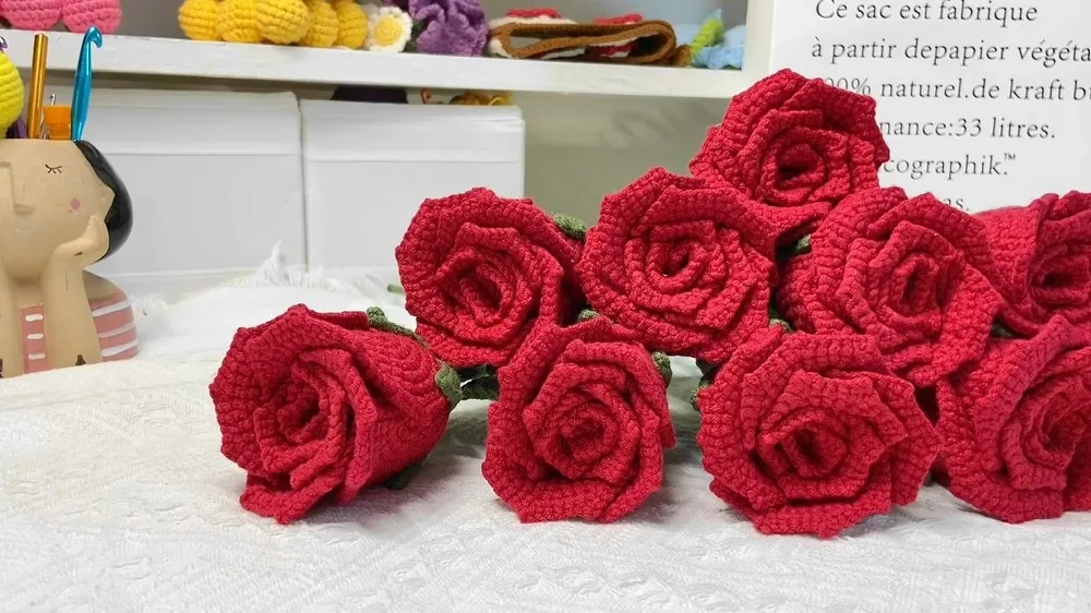 Crochet rose flower bouquet pattern for gifts and decor