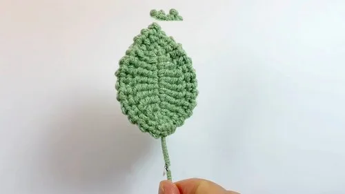 Crochet rose flower bouquet pattern for gifts and decor — photo 2