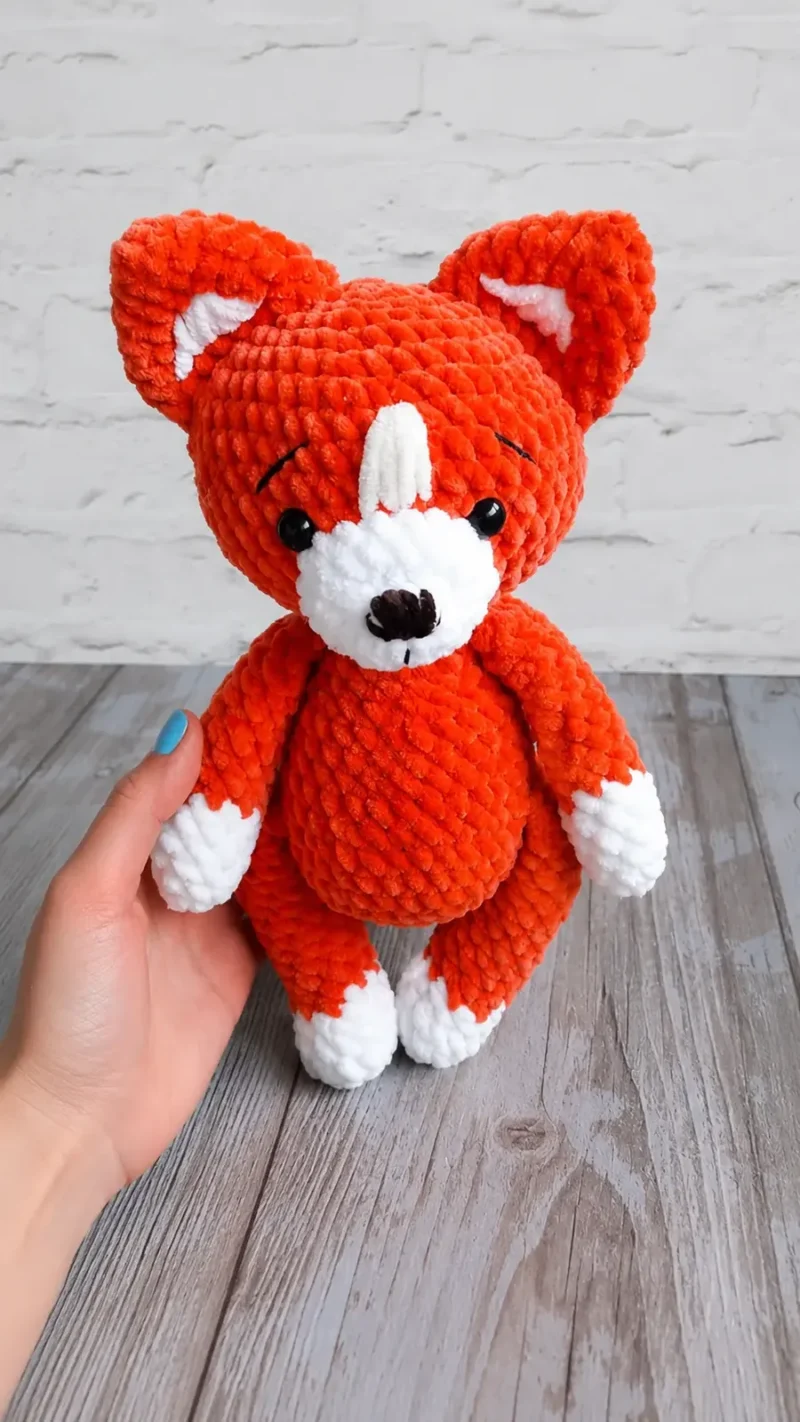 Crochet a round ladybug amigurumi with paws — photo 7