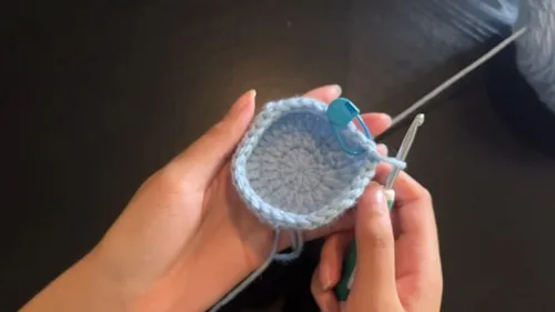 Crochet ruffle socks with a shaped heel and cuff — photo 3